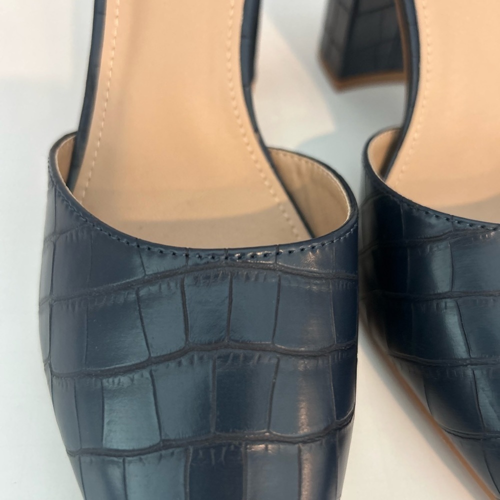 Fisace Women’s Blue Block Heels

Size 7 1/2 - Picture 3 of 7